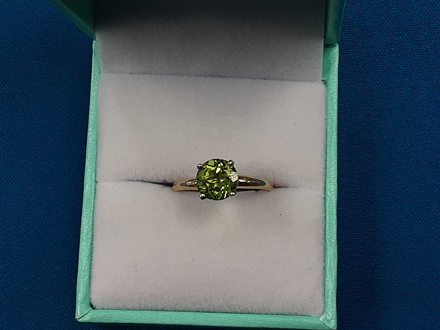 Women's Ring - Solitaire - Yellow Gold 14k (.585) 1.7 grams Size 8.5