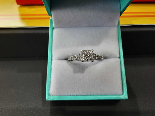 Women's Ring - White Gold 10k (.417) 2.7 grams Size 7.5