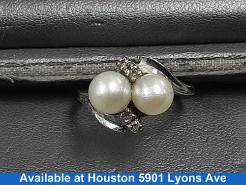 Women's Ring - White Gold 10k (.417) 3 grams Size 6.5