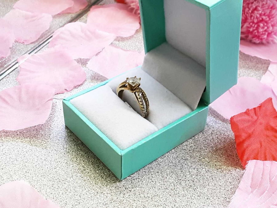 Women's Ring - Solitaire - Yellow Gold 10k (.417) 2.7 grams Size 6.5