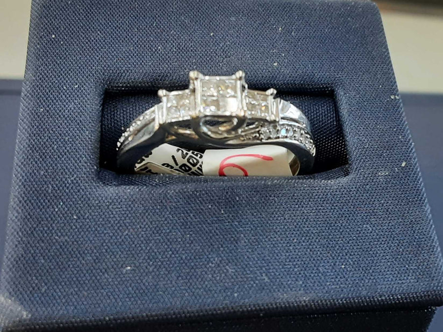 Women's Ring - White Gold 14k (.585) 3.1 grams Size 7