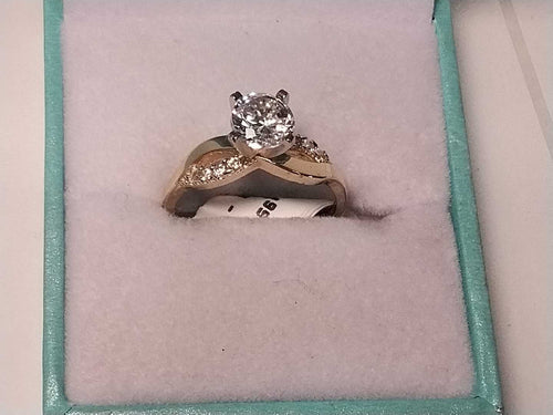 Women's Ring - Yellow Gold 10k (.417) 2.3 grams Size 6.5