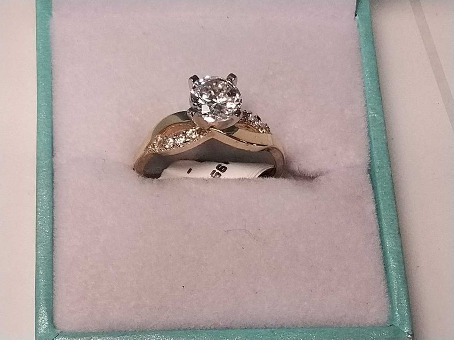 Women's Ring - Yellow Gold 10k (.417) 2.3 grams Size 6.5