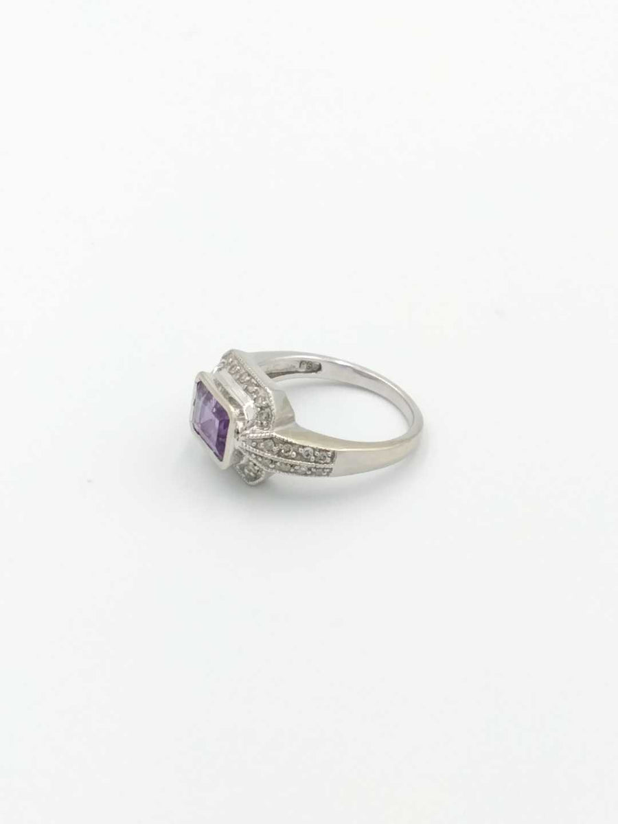 Women's Ring - White Gold 14k (.585) 4.5 grams Size 7