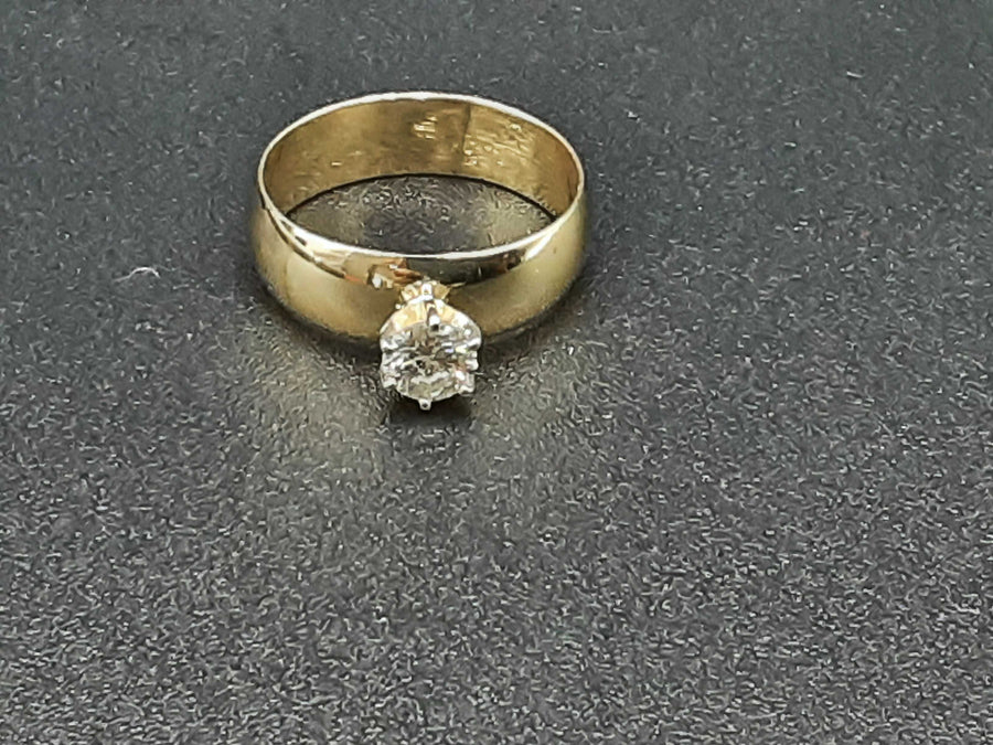 Women's Ring - Solitaire - Yellow Gold 14k (.585) 4.2 grams Size 8