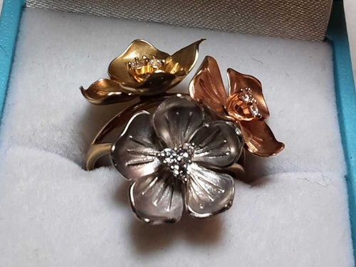 Women's Ring - Tricolor Gold 14k (.585) 4.8 grams Size 6.5