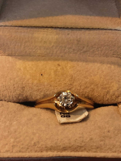 Women's Ring - Yellow Gold 14k (.585) 3.5 grams Size 7.5