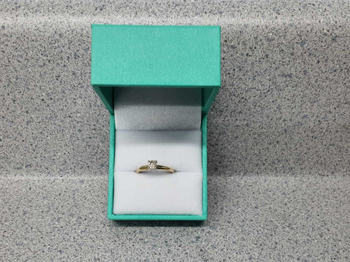 Women's Ring - Solitaire - Yellow Gold 18k (.750) 1.9 grams Size 2.5