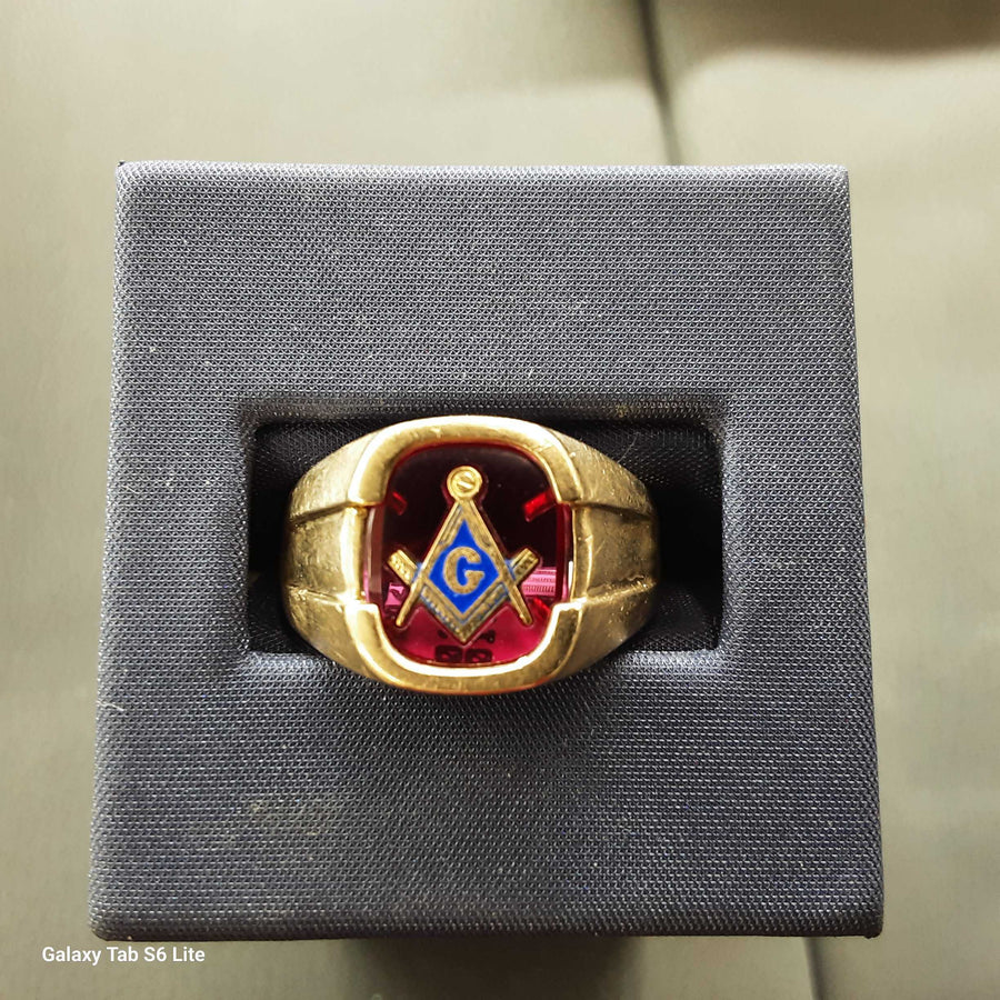 Men's Ring - Yellow Gold 10k (.417) 8.8 grams Size 9.5