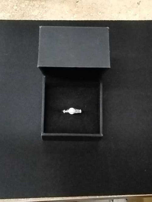 Women's Ring - Platinum 6.5 grams Size 8.5