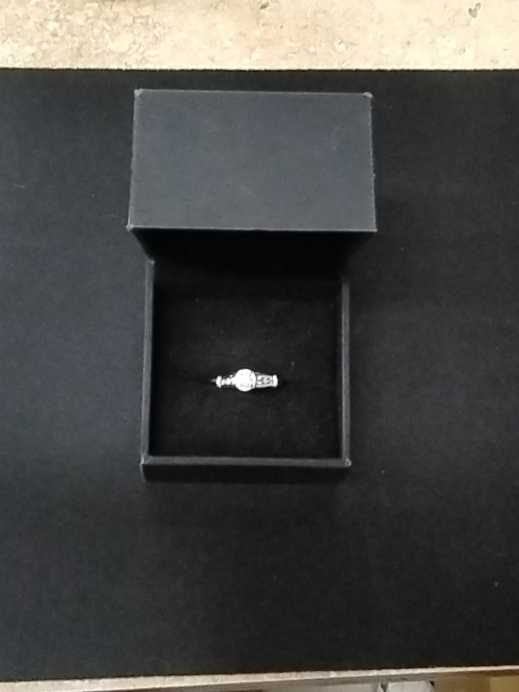 Women's Ring - Platinum 6.5 grams Size 8.5