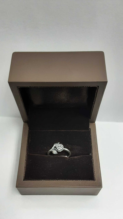 Women's Ring - Silver 2.1 grams Size 7.5