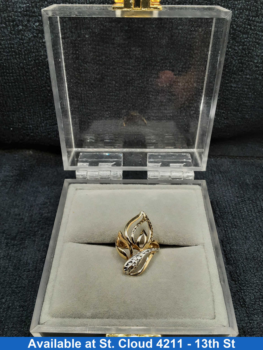 Leaf Style Ring With Diamond Cuts