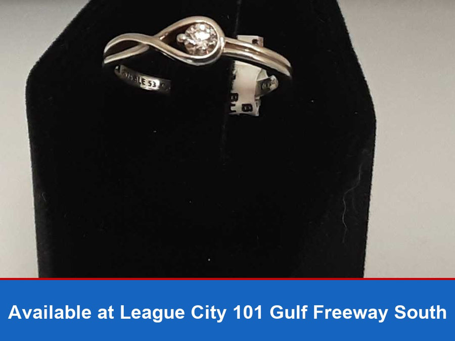 Women's Ring - Solitaire - Silver 1.7 grams Size 7