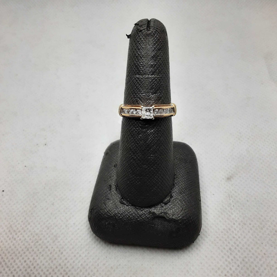 Women's Ring - Solitaire - Yellow Gold 14k (.585) 3.2 grams Size 7