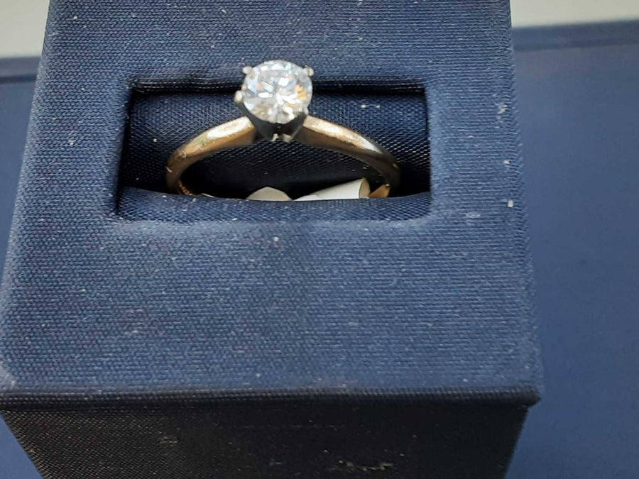 Women's Ring - Solitaire - Yellow Gold 14k (.585) 2 grams Size 8