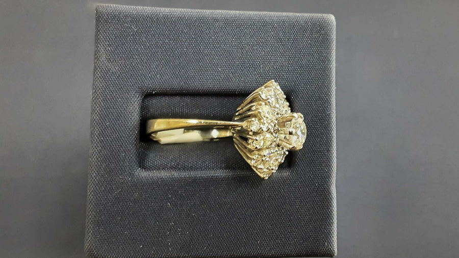 Women's Ring - White Gold 18k (.750) 5 grams Size 5.5