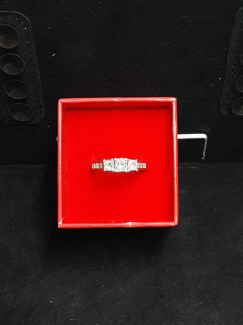 Women's Ring - Platinum 8.9 grams Size 8