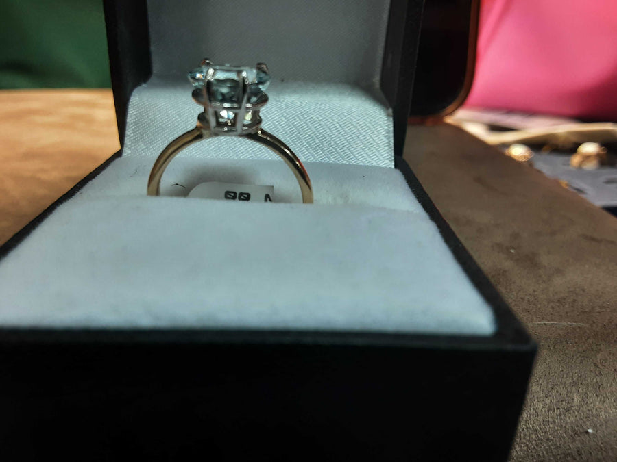 Women's Ring - Solitaire - Yellow Gold 14k (.585) 2.2 grams Size 5