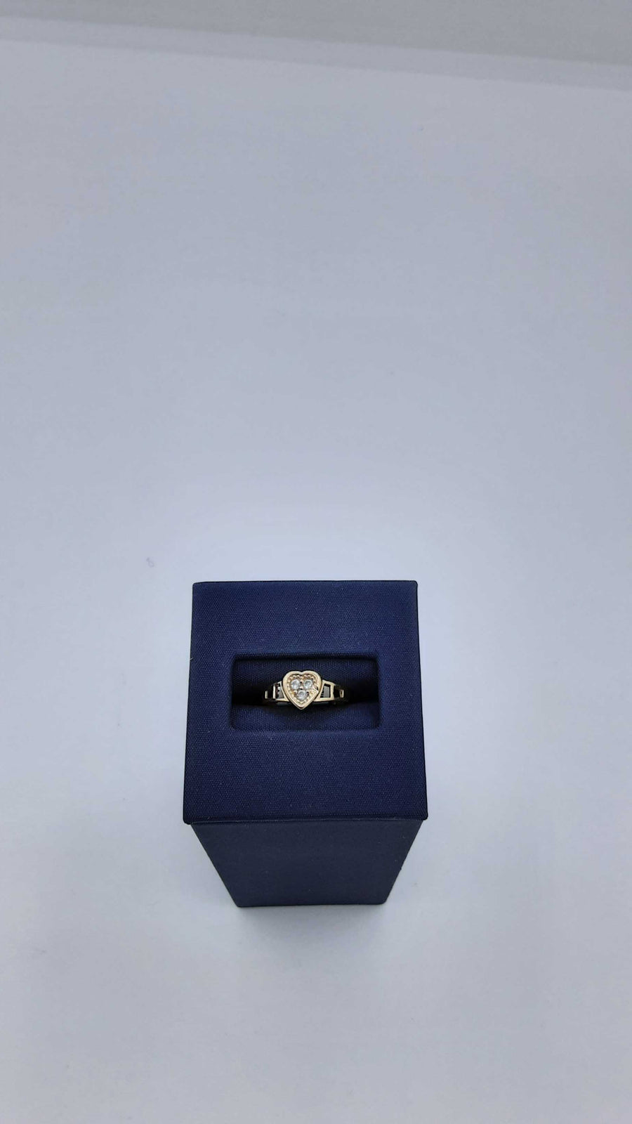 Women's Ring - Yellow Gold 10k (.417) 1.4 grams Size 4
