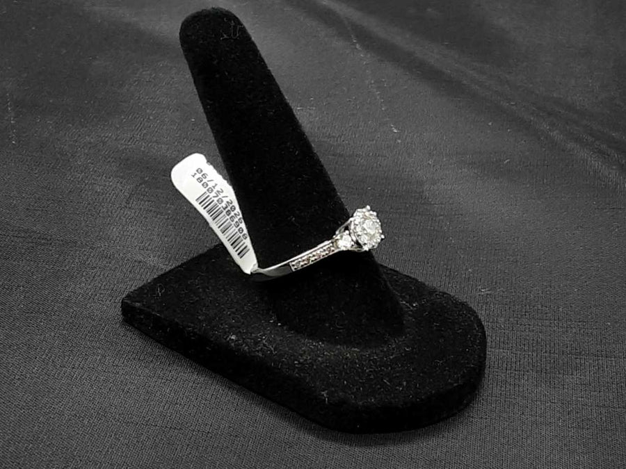 Women's Ring - White Gold 14k (.585) 3 grams Size 7