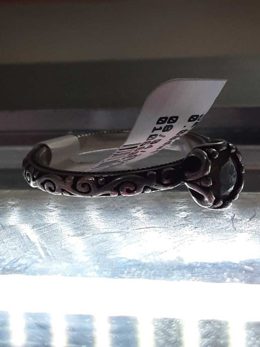 Women's Ring - Solitaire - Silver 3.5 grams Size 7.5