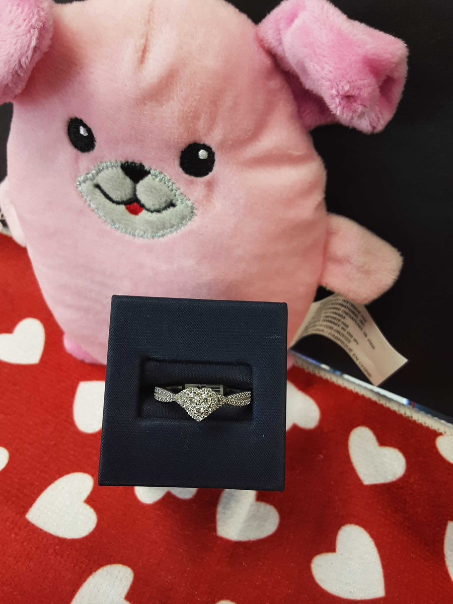 Women's Ring - White Gold 10k (.417) 3.1 grams Size 7