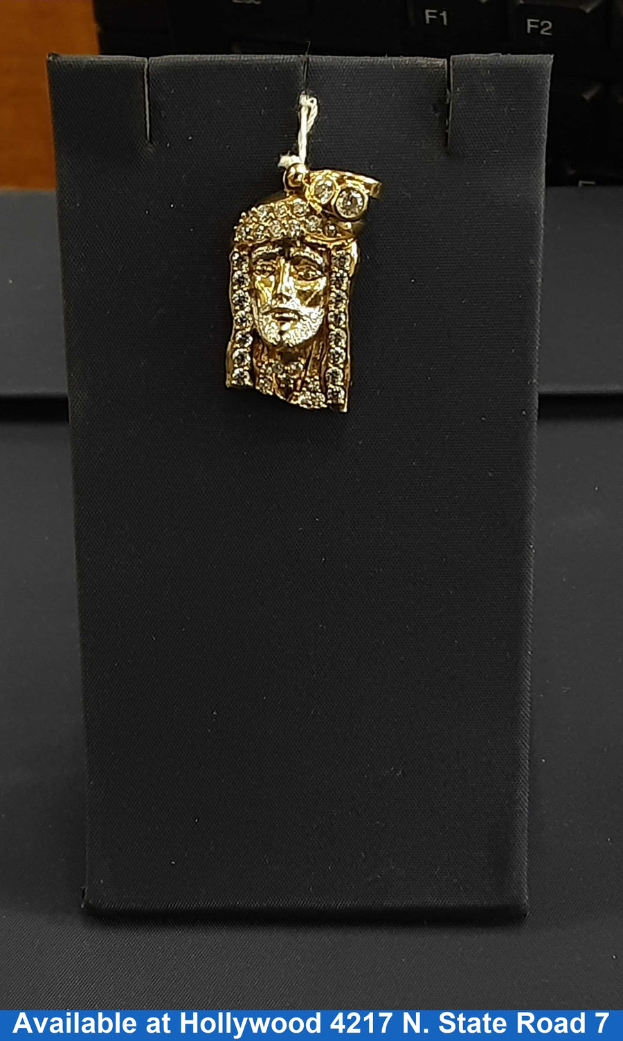 Religious Pendant - Yellow Gold 10k (.417) 3.4 grams
