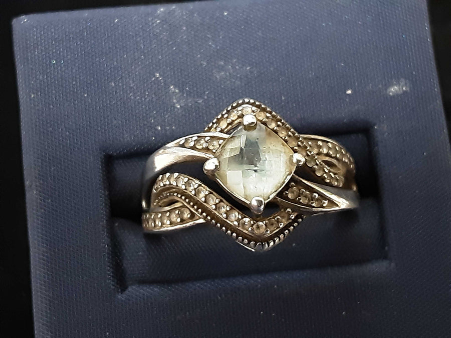 Women's Ring - Silver 3.2 grams Size 7.5