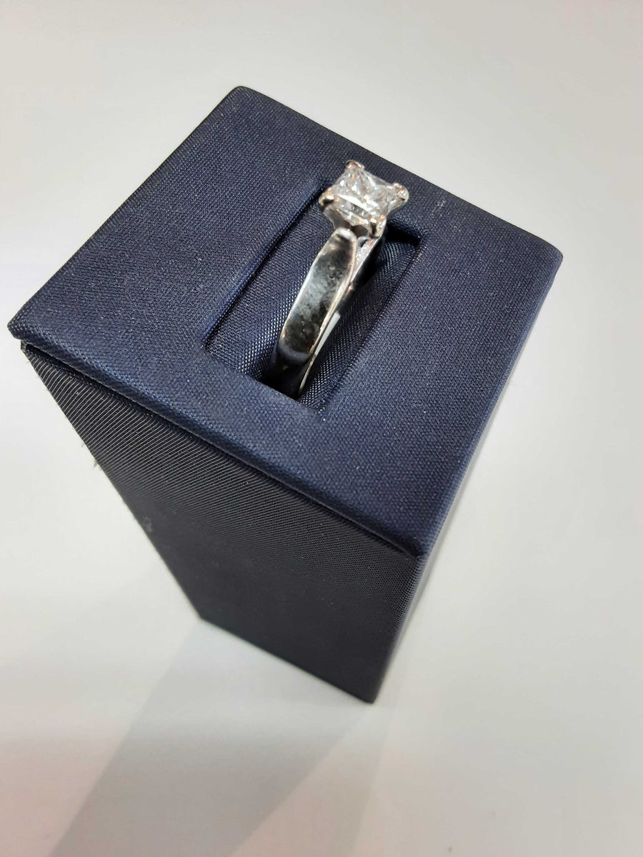 Women's Ring - Solitaire - White Gold 14k (.585) 4.8 grams Size 8.5