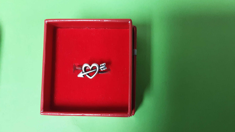 Women's Ring - Silver 2.5 grams Size 7.5