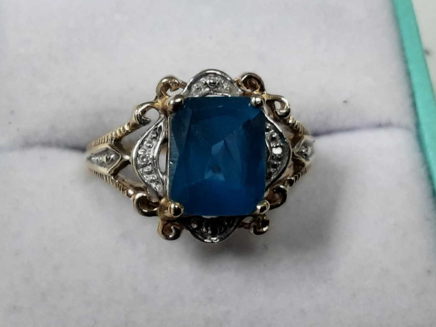 Women's Ring - Yellow Gold 10k (.417) 3.3 grams Size 7.5