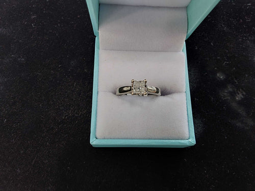 Women's Ring - Solitaire - White Gold 10k (.417) 2.8 grams Size 7.5