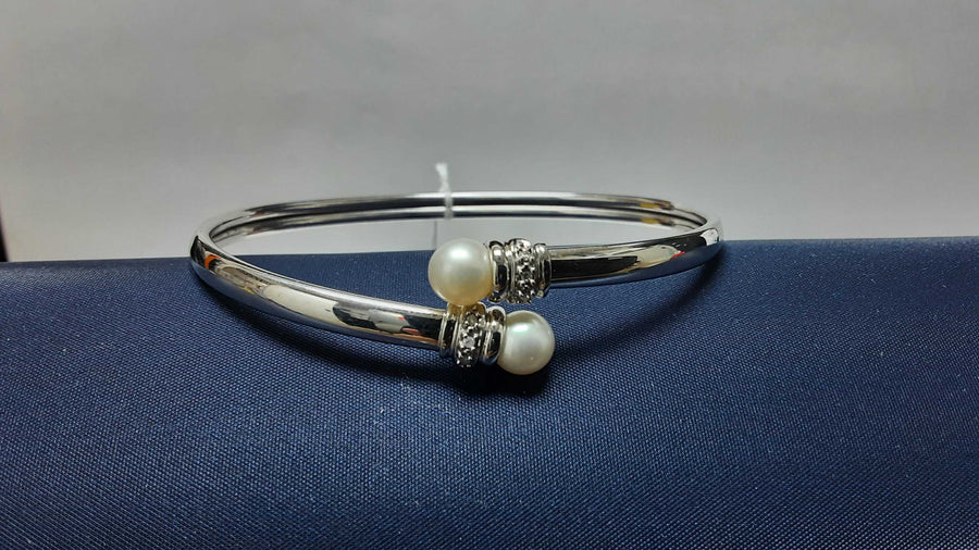 Bangle Bracelet - White Gold 10k (.417) 5.8 grams 7 inch