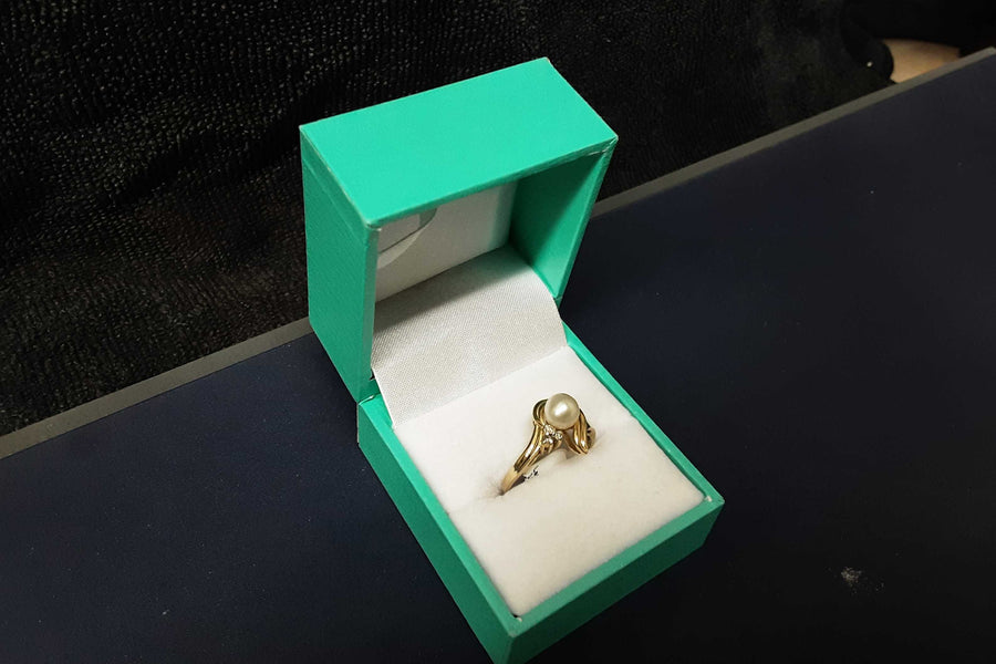 Women's Ring - Yellow Gold 14k (.585) 2.6 grams Size 7.5