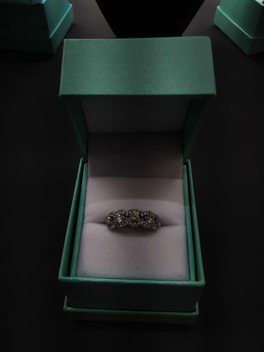Women's Ring - White Gold 14k (.585) 3.5 grams Size 5.5