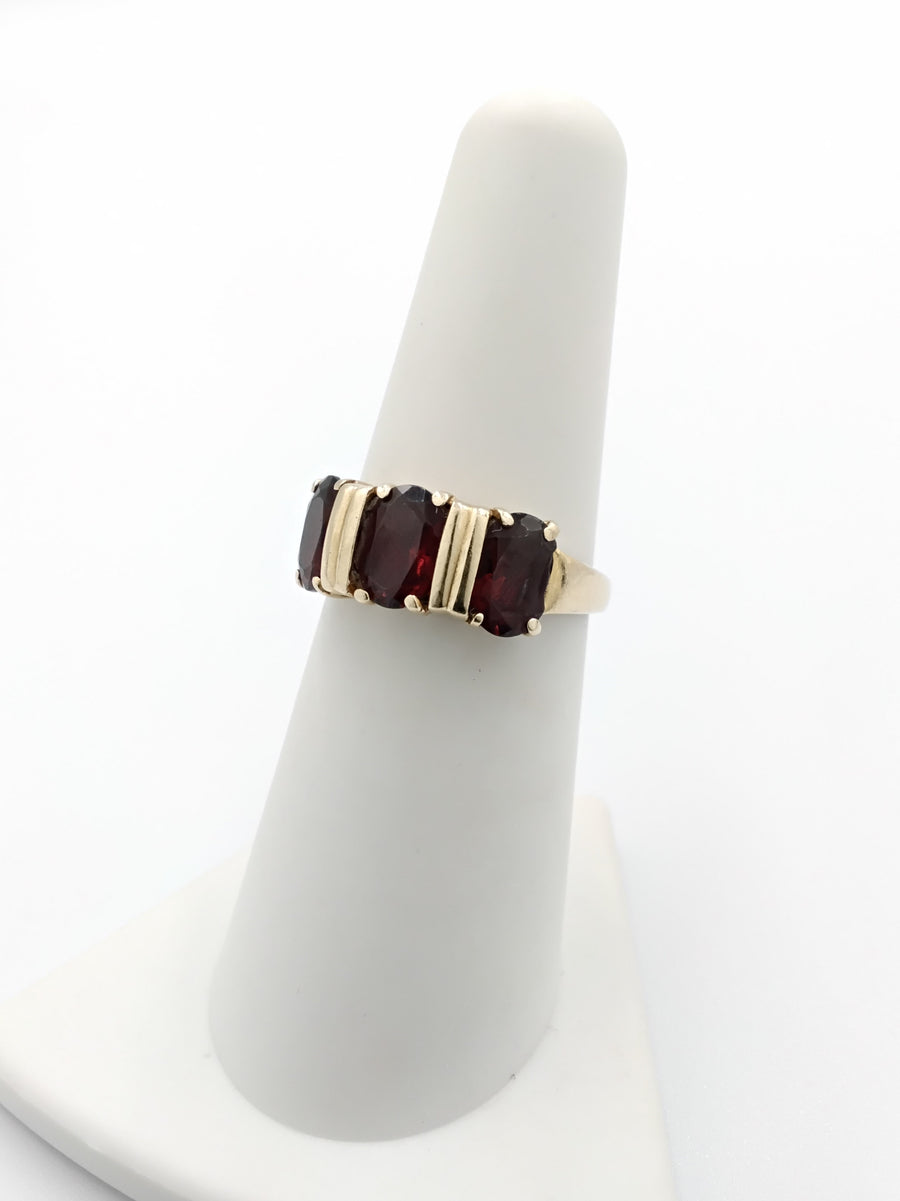Women's Ring - Yellow Gold 14k (.585) 3 grams Size 6.5
