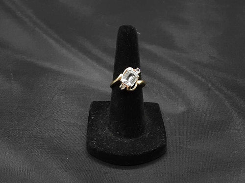 Women's Ring - Solitaire - Yellow Gold 10k (.417) 2.6 grams Size 4.5