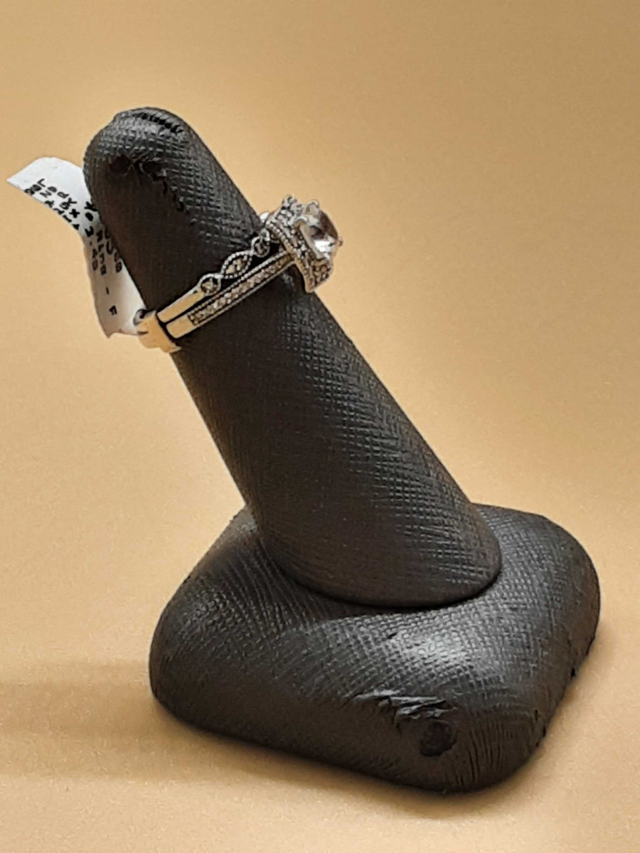 Women's Ring - Silver 3.4 grams Size 6