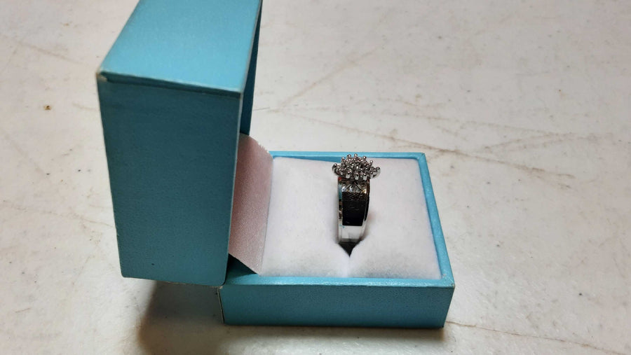 Women's Ring - White Gold 10k (.417) 4.3 grams Size 7.5
