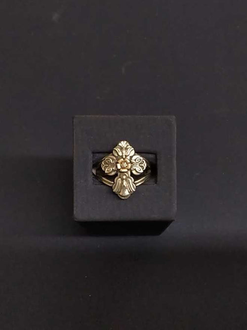 Women's Ring - Silver 9.3 grams Size 12.5