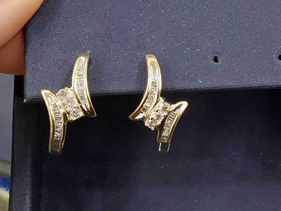 Earrings - Yellow Gold 10k (.417) 2.4 grams