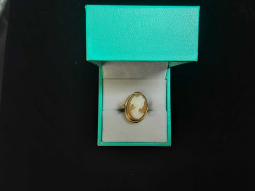Women's Ring - Yellow Gold 18k (.750) 3 grams Size 7