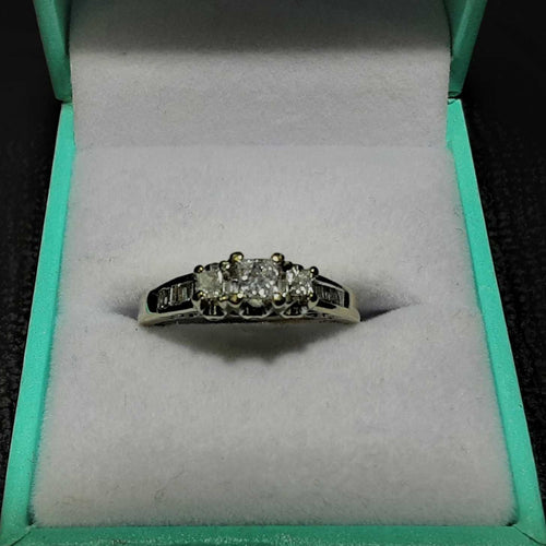 Women's Ring - White Gold 14k (.585) 4 grams Size 8