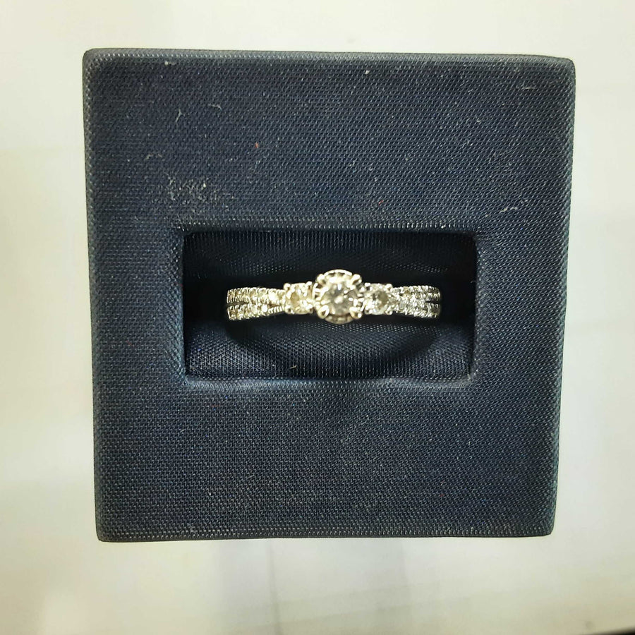 Women's Ring - White Gold 10k (.417) 1.9 grams Size 7