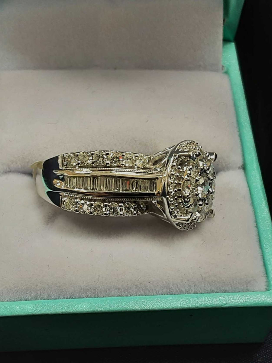 Women's Ring - White Gold 10k (.417) 7.8 grams Size 8