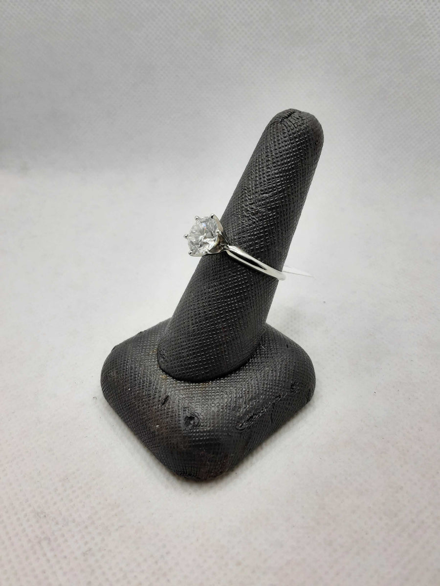 Women's Ring - Solitaire - White Gold 14k (.585) 2.9 grams Size 8.5