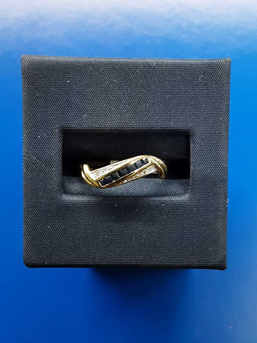 Women's Ring - Yellow Gold 18k (.750) 2.2 grams Size 7