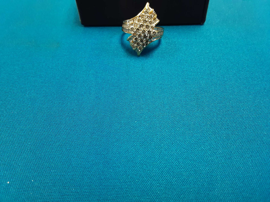 Women's Ring - Yellow Gold 10k (.417) 6.1 grams Size 10