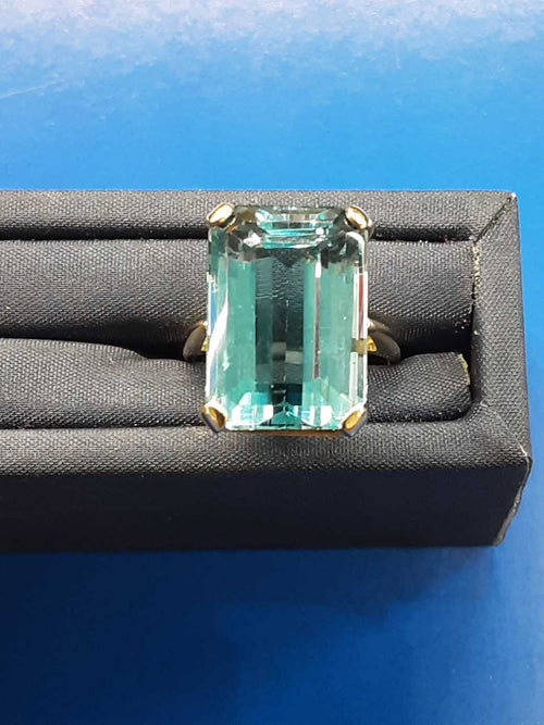 Women's Ring - Solitaire - Yellow Gold 14k (.585) 8.3 grams Size 20